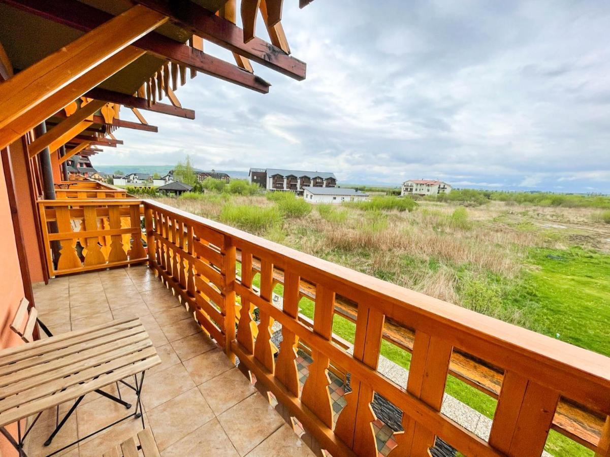 Apartment With Terrace & Amazing View Велика Ломниця Екстер'єр фото