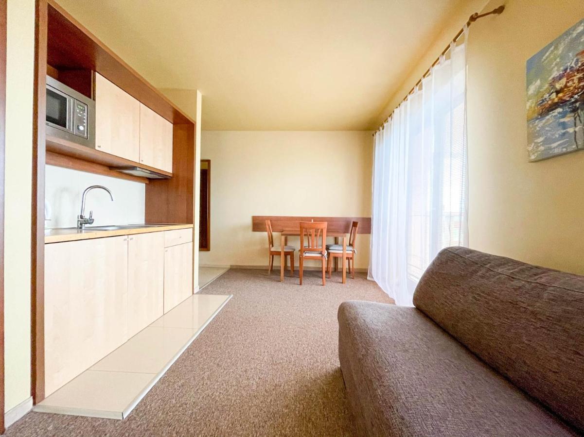 Apartment With Terrace & Amazing View Велика Ломниця Екстер'єр фото