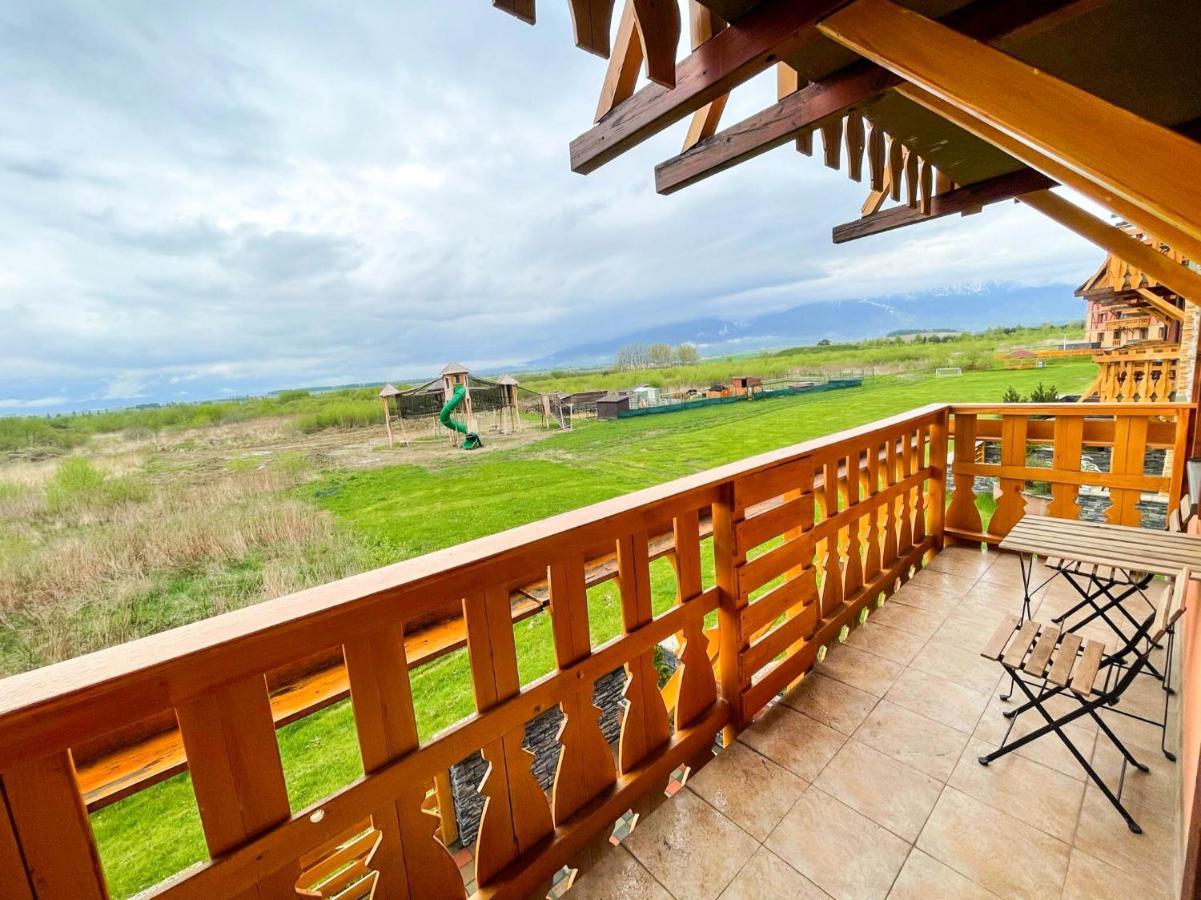 Apartment With Terrace & Amazing View Велика Ломниця Екстер'єр фото